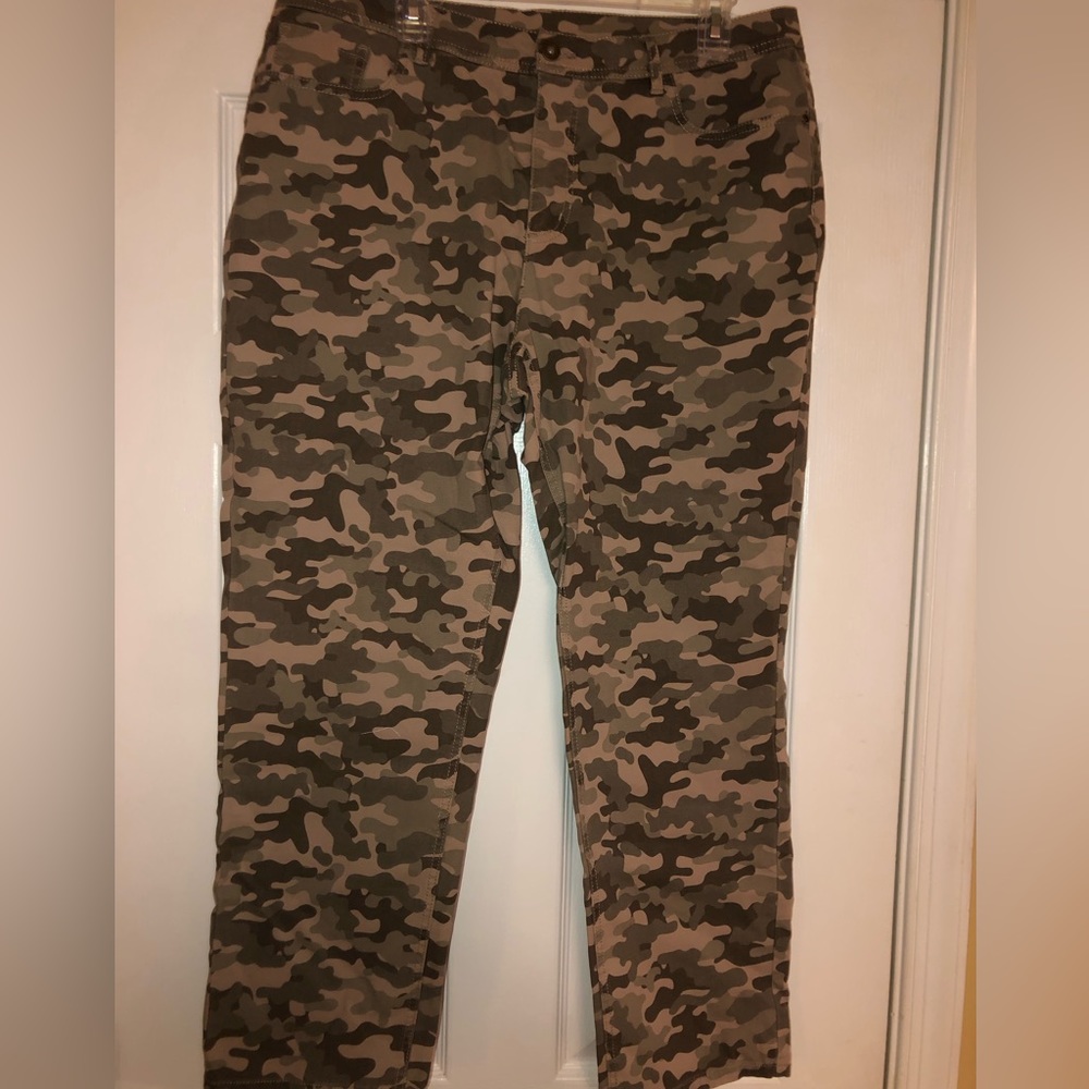 Denim&Co Women’s Straight Leg Camo Jeans - Olive & Tan 16